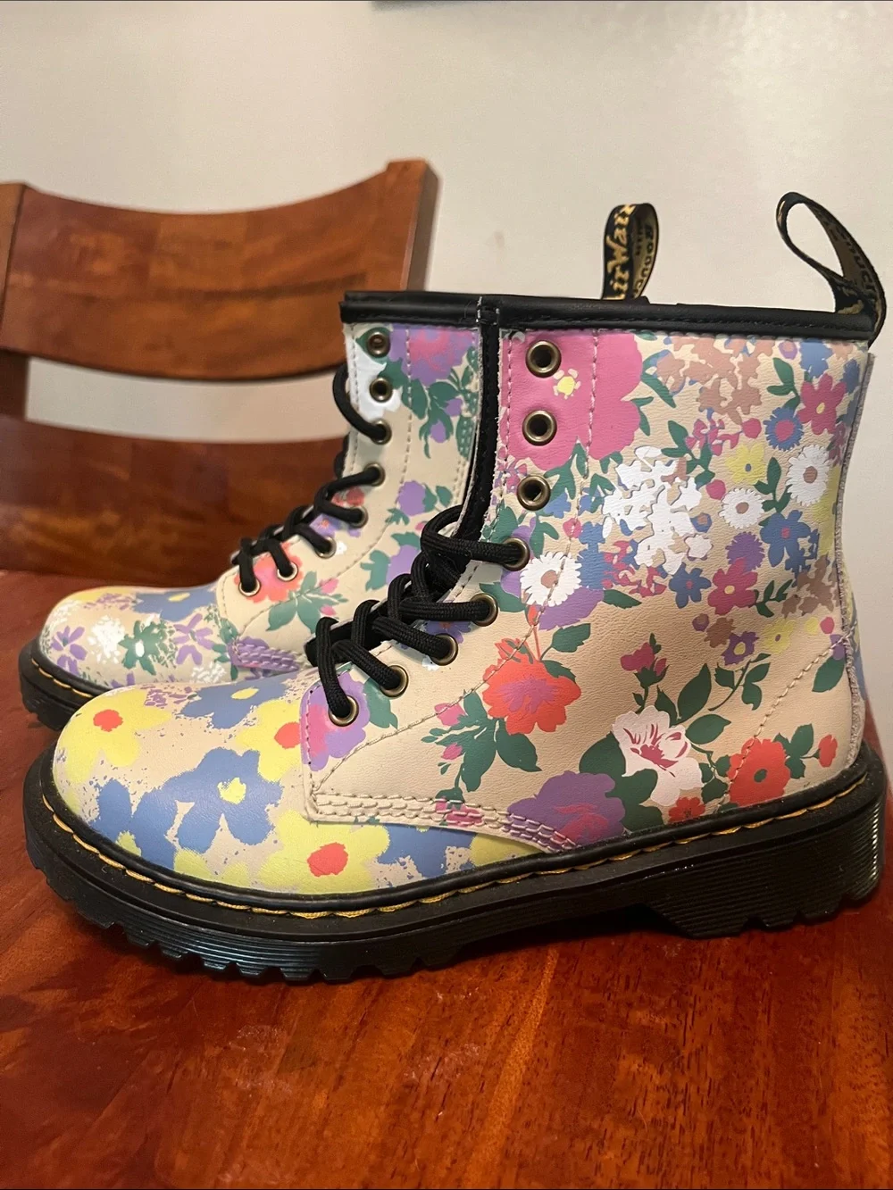 Little girl Kids Doc Martens size 2 Floral Lace-Up Ankle Boots in Multicolor new